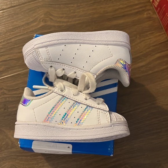 Adidas Iridescent shell toes 4k - Picture 2 of 4